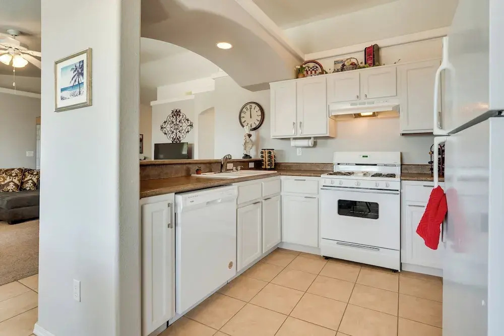 2 Mi to Lake & Dtwn: Lake Havasu City Home!