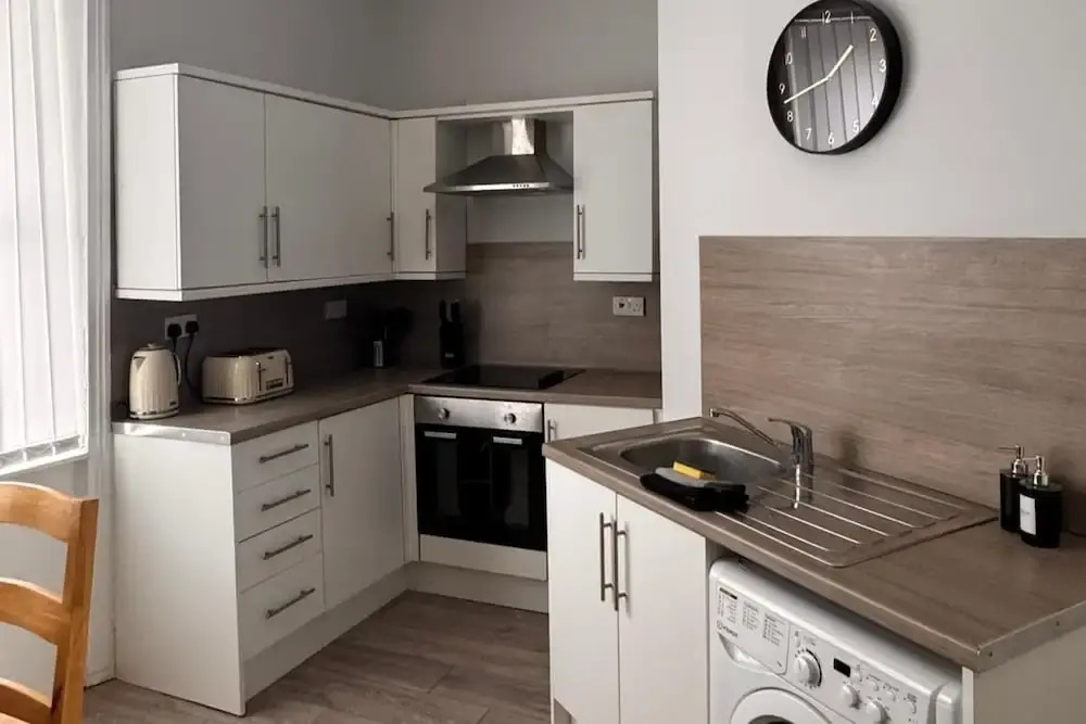 House - Sleeps 6 - Pet Friendly - Garden - Parking