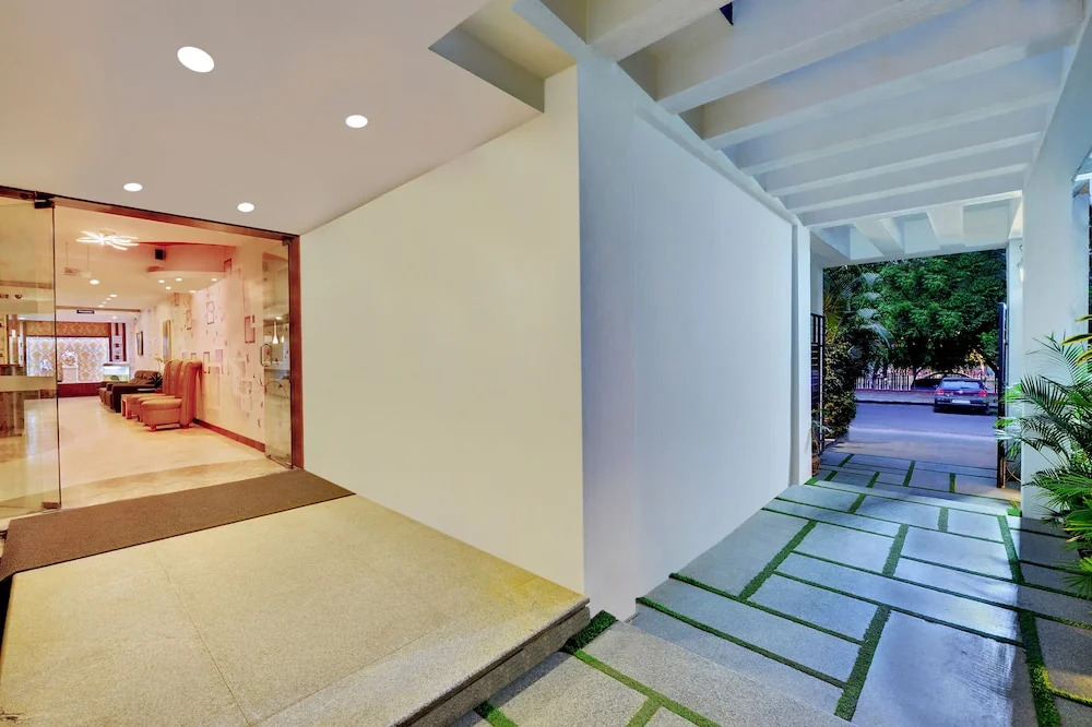 Twin Tulips Hotel