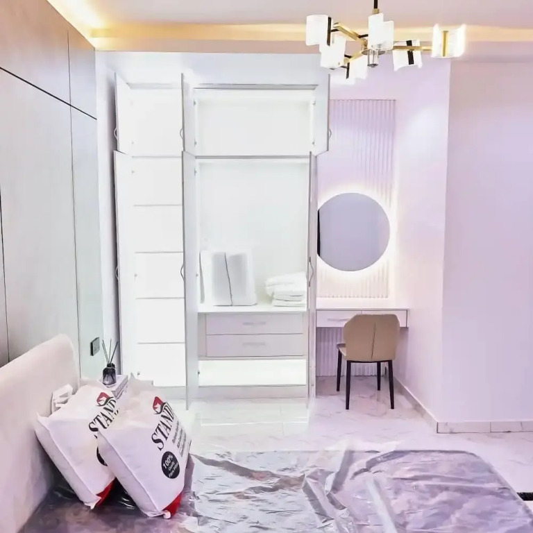 Purple Lavender Court Apartment