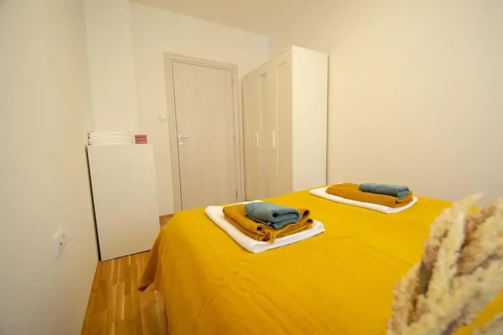 White Fields-Central 2-bdrm apartment with parking