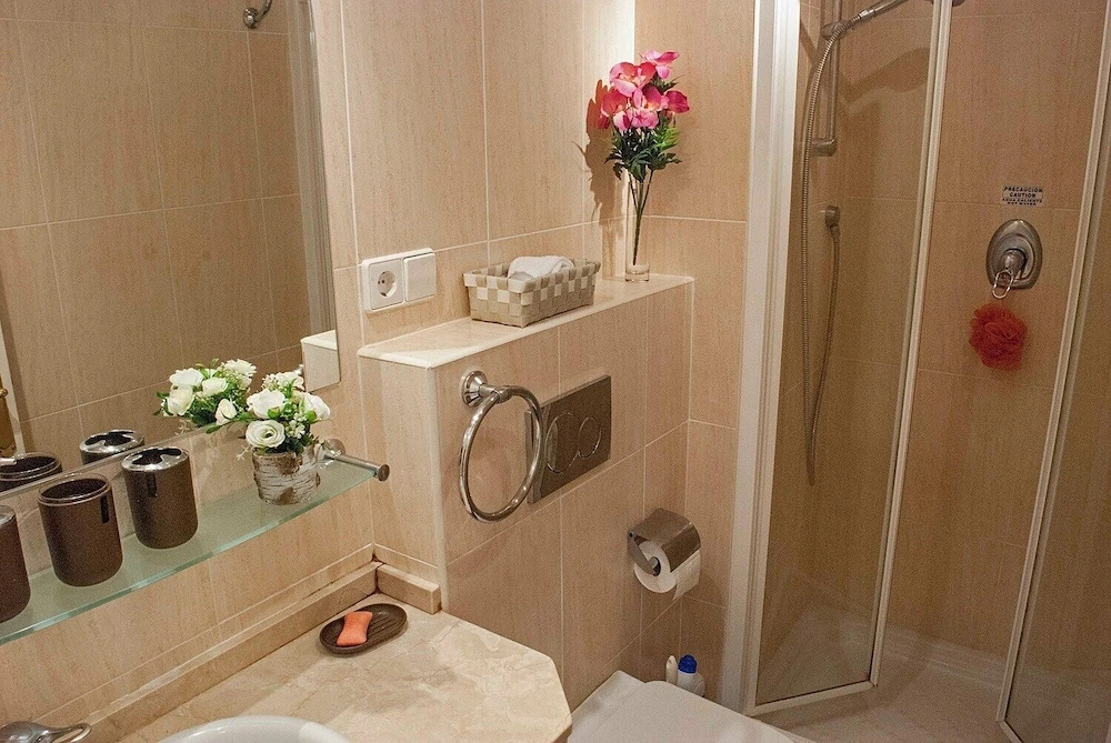 Lovely Apartment with Pool and Sea View Ref 101