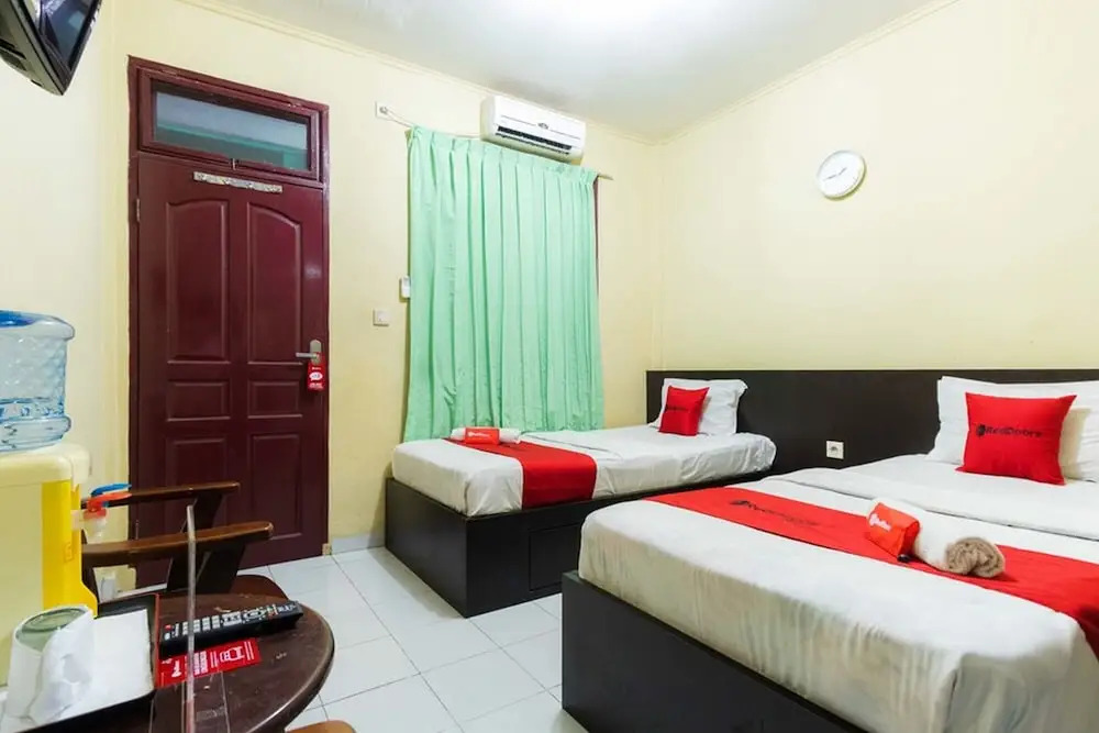 RedDoorz Syariah near Plaza Medan Fair 2