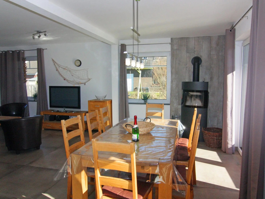 Komfortables Ferienhaus in Friedrichskoog-Spitze