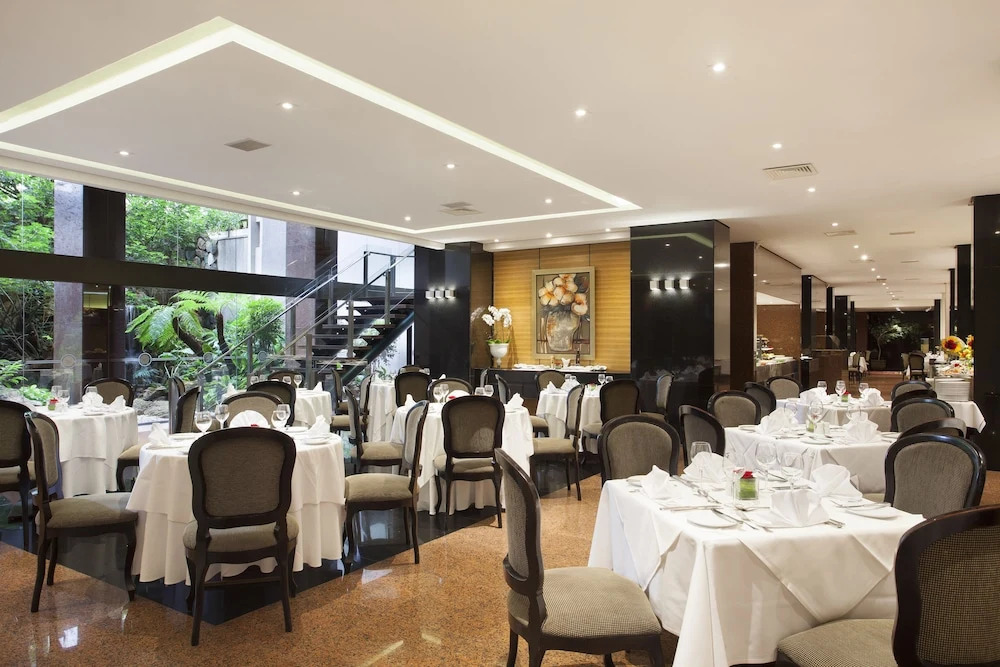 Naoum Plaza Hotel