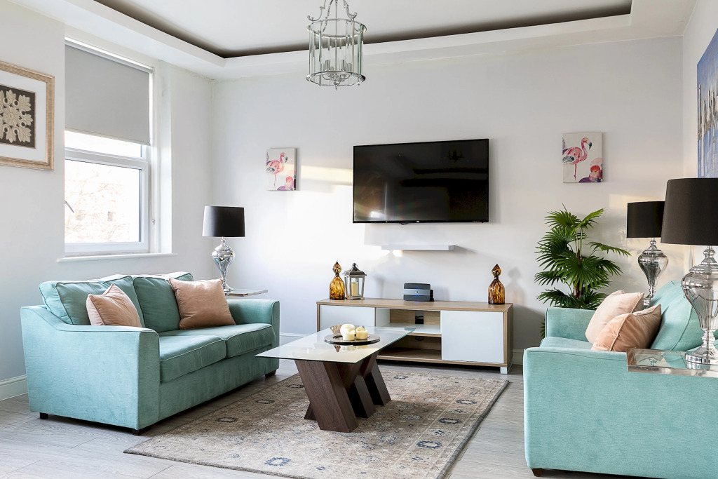 Stylish Modern 2-bedroom Apartment on Cromwell