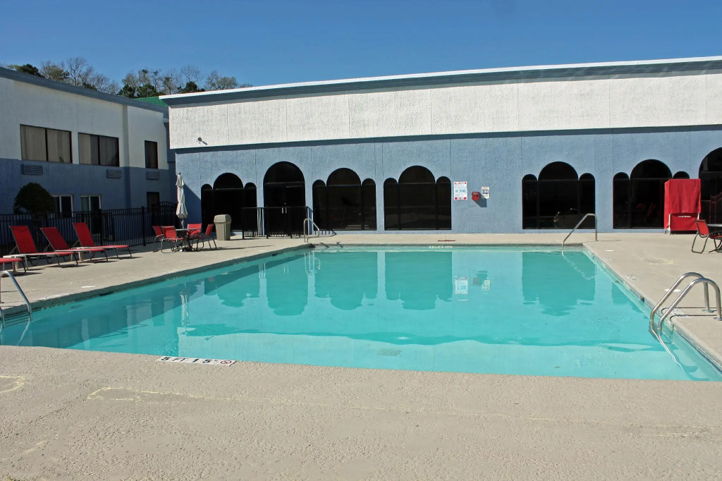 Cottonwood Suites Savannah Hotel & Conference Center