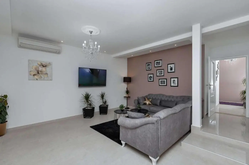 Luxurious Apartment Nino