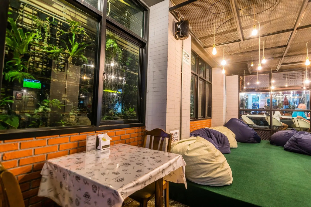 18 Coins Budget Hotel