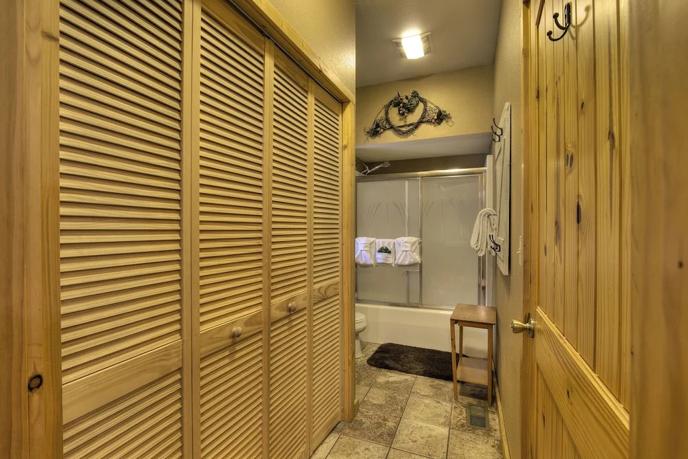 Can’t Bear To Leave 455 - Four Bedroom Cabin