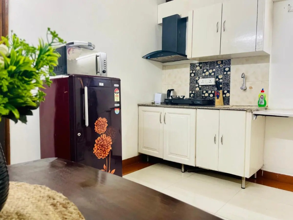 Bluo Studio Defence Colony Mkt - Kitchen, Balcony