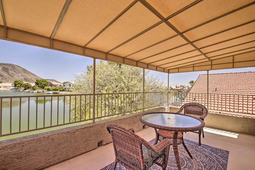 Boat Dock, Game Room! Lakefront Glendale Getaway