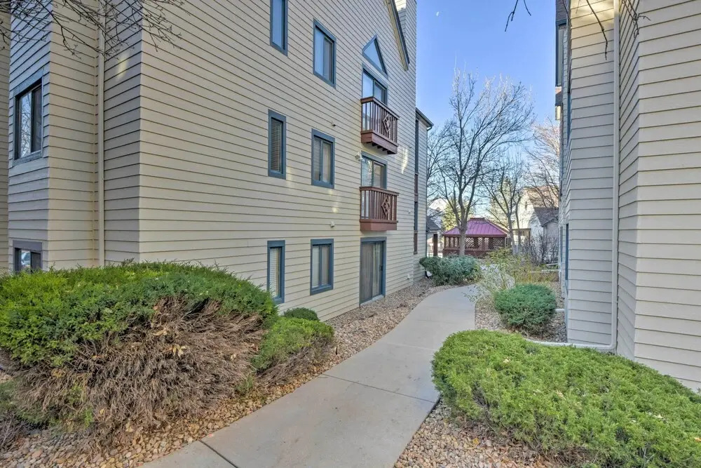 Condo w/ Patio & Pool Access in Greenwood Village