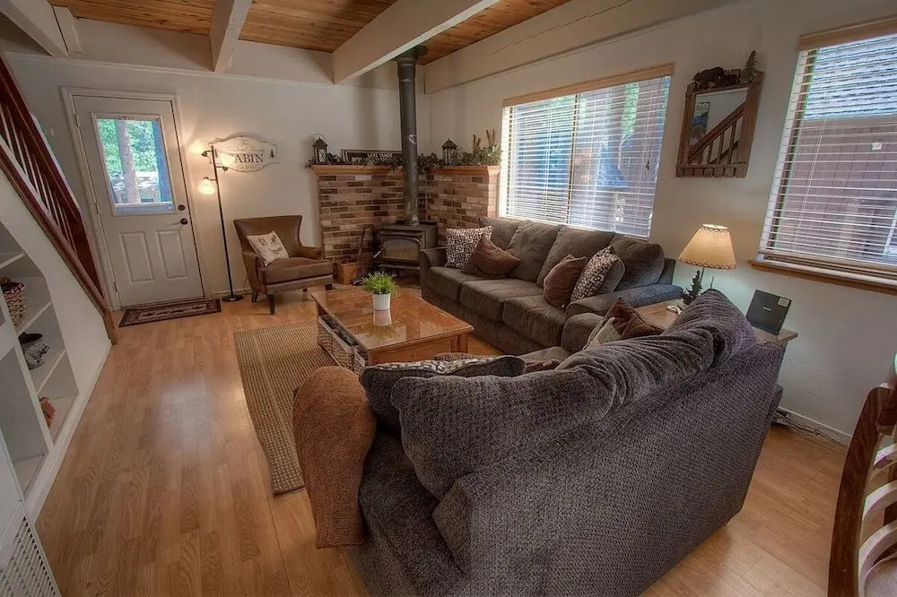 Cozy Mountain Hideaway 3 Bedroom Home by RedAwning