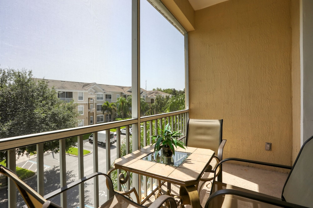 Resort Condo With Pools, hot Tub, Game Room, Tennis, Gym, Balcony, AC, & W/D