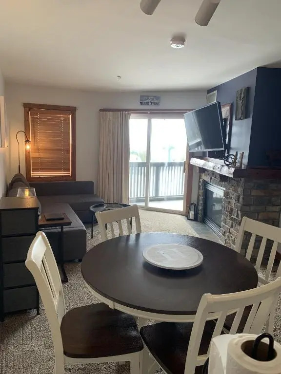 HH 207 Ski-InOut Sunrise Views Village Steps Sleeps 4