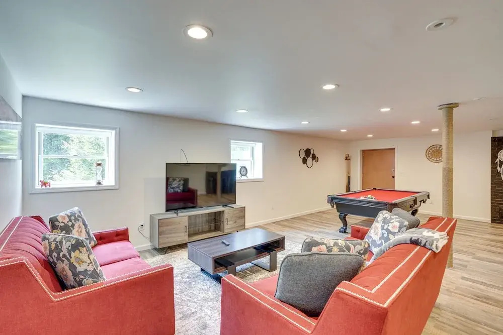 6 Mi to Hunter Mtn: Winter Retreat w/ Hot Tub!
