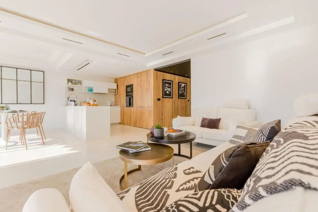 SERRENDY Splendid 3-bedroom apartment within an upscale