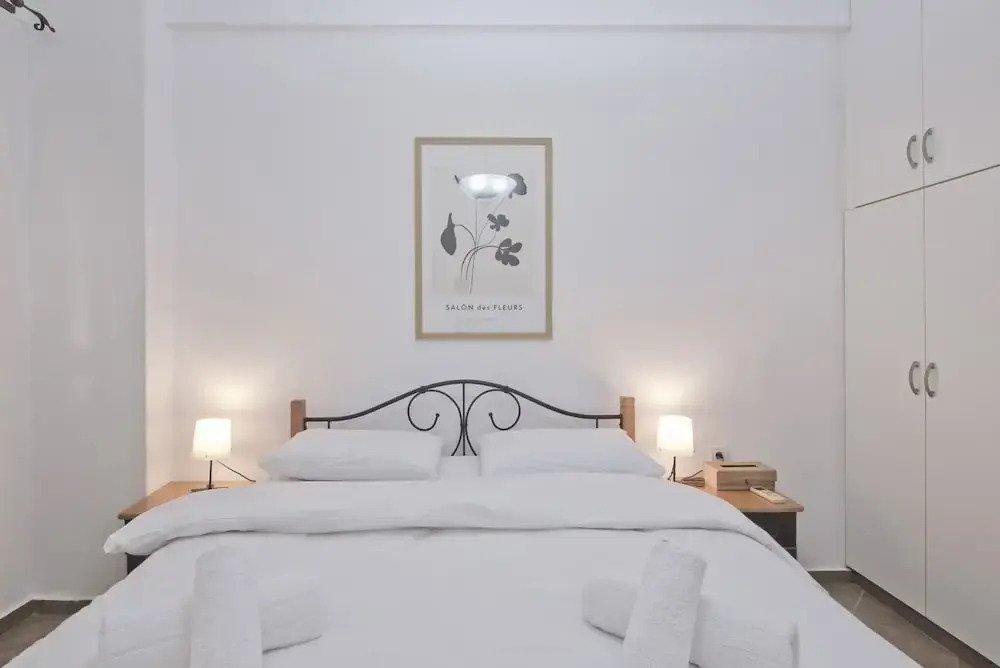 Irida With 1 Bedrooms and 1 Bathrooms