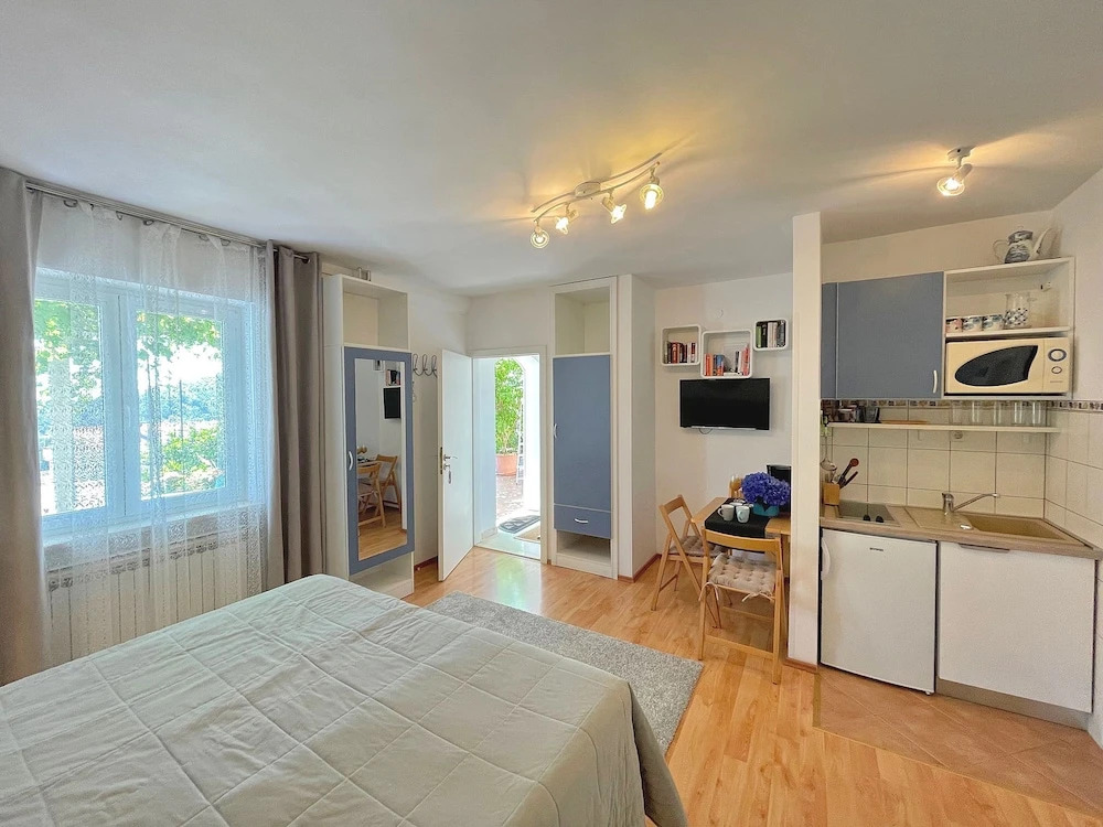Studio Apartments Andrijana