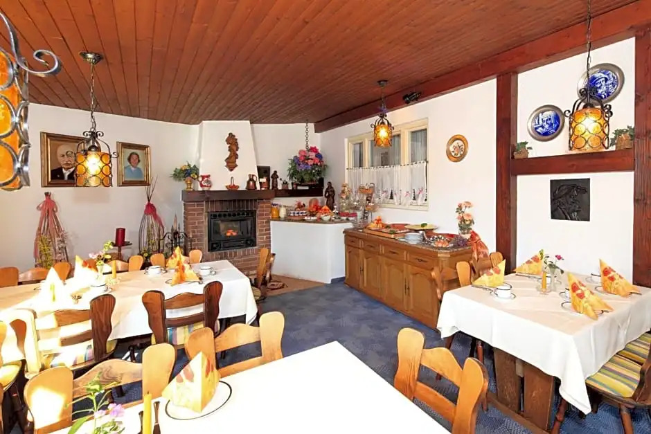Cafe Maria - Pension - B&B