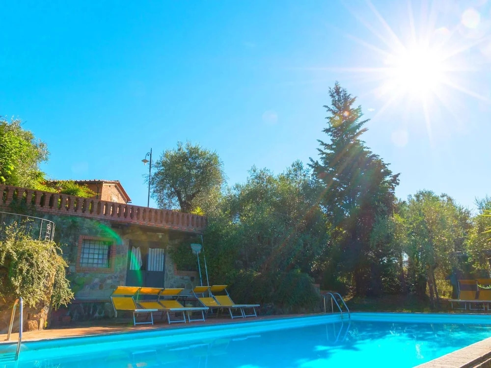 Nice Farmhouse in Montecatini Terme with Sauna & Hot Tub