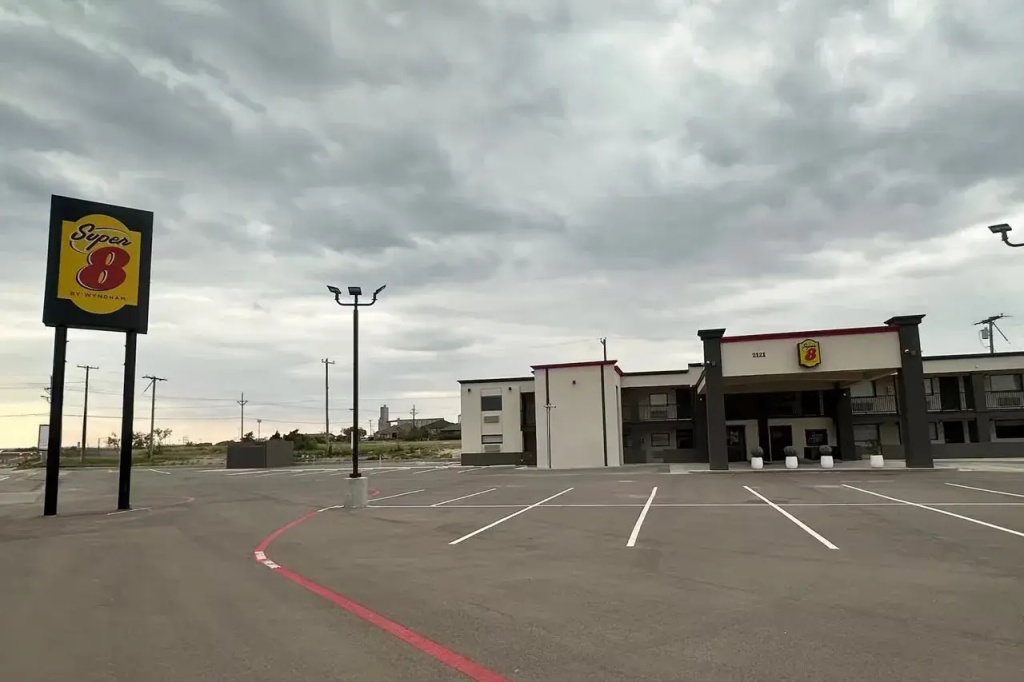 Super 8 BY Wyndham Lubbock Airport
