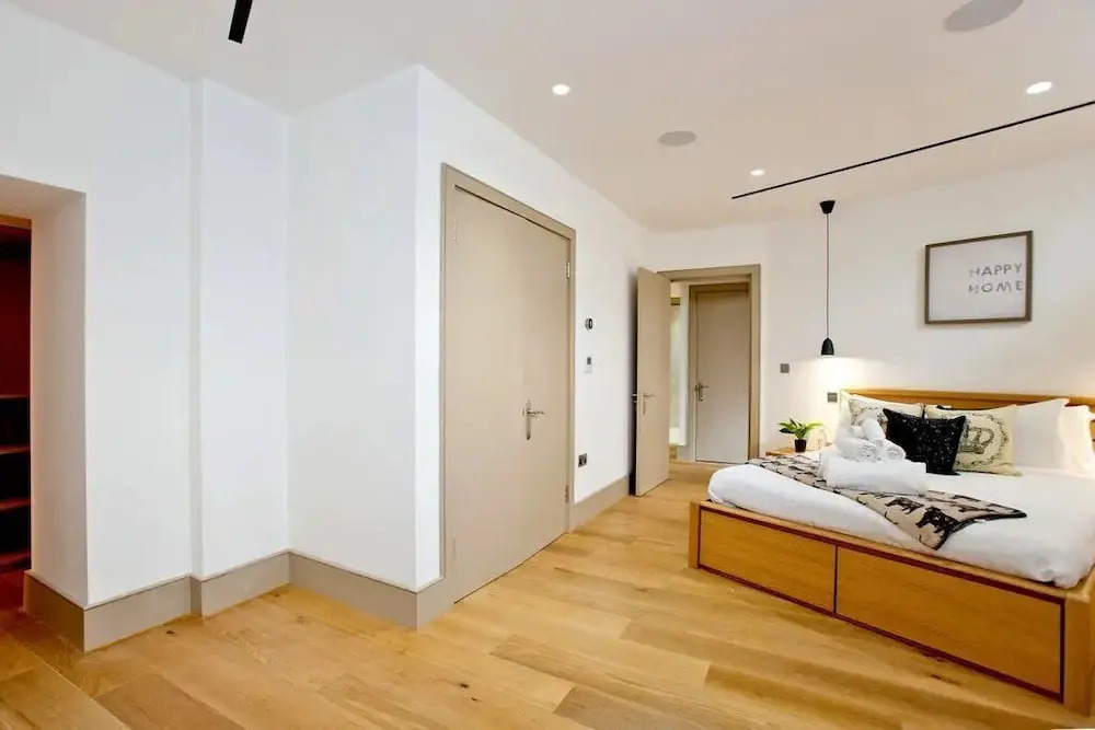 Wells Mews