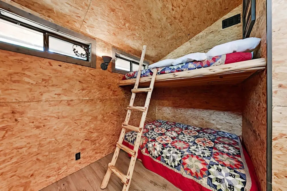 Lucky Goat House: Near Lake & Activities 4 Bedroom Cabin