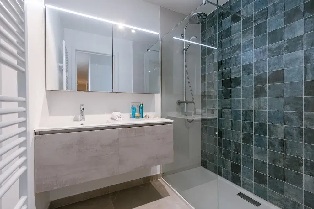 Beautiful Apartment With Pool Terrace and Parking