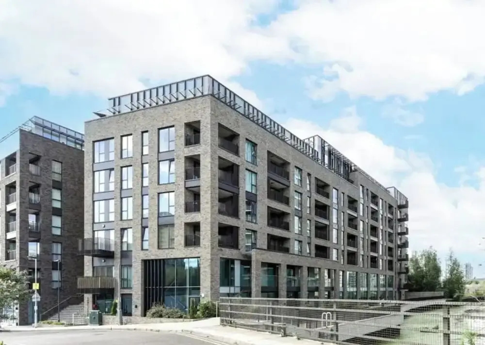 Londonaprt/1bed/balcony/gym/tv/wifi