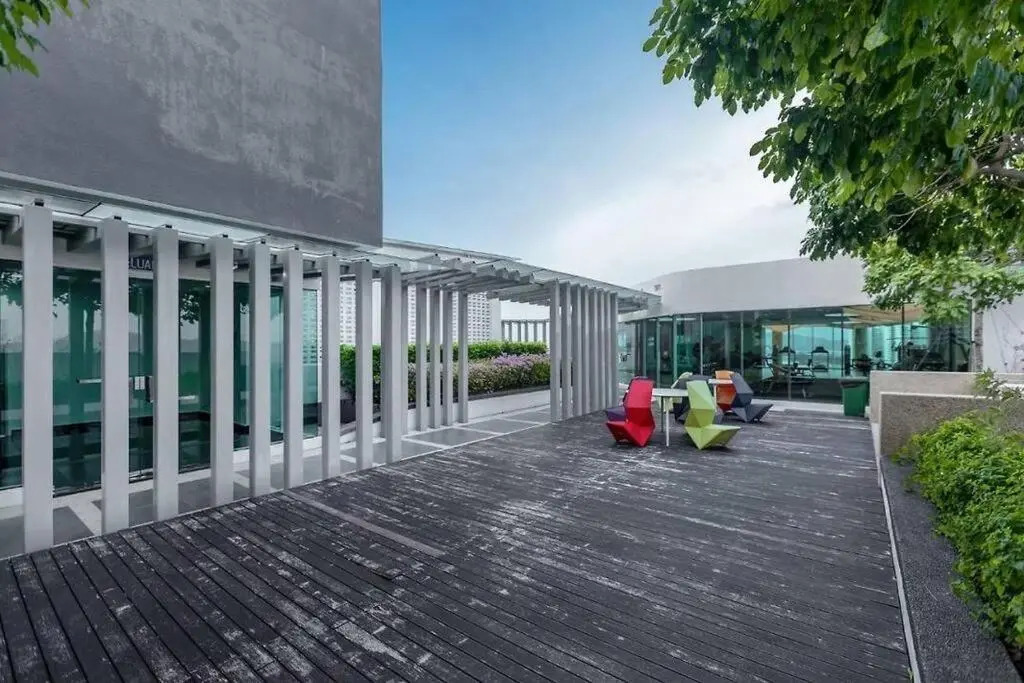 Setia Tri-Suite