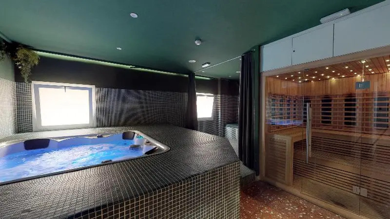 2060 The Newton Hostel