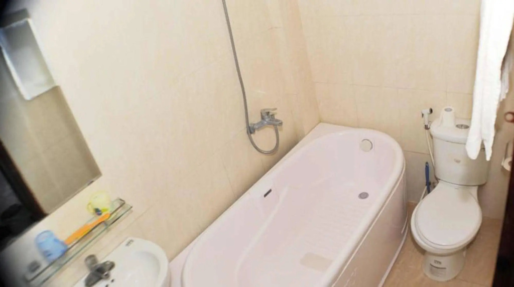 Le Petit Hotel & Travel
