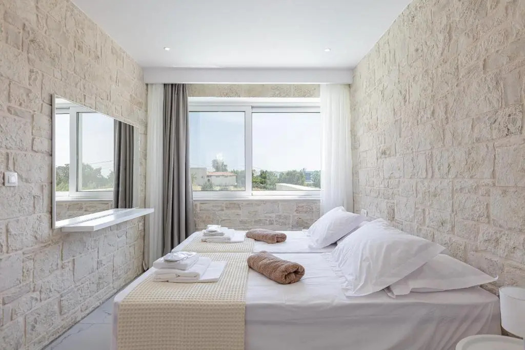 Mythos Apartments