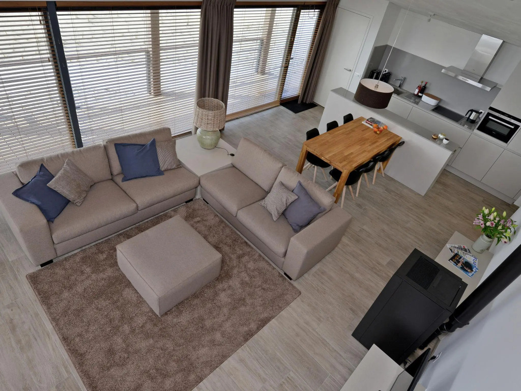 Luxurious villa with a nice deck, in nature reserve De Punt