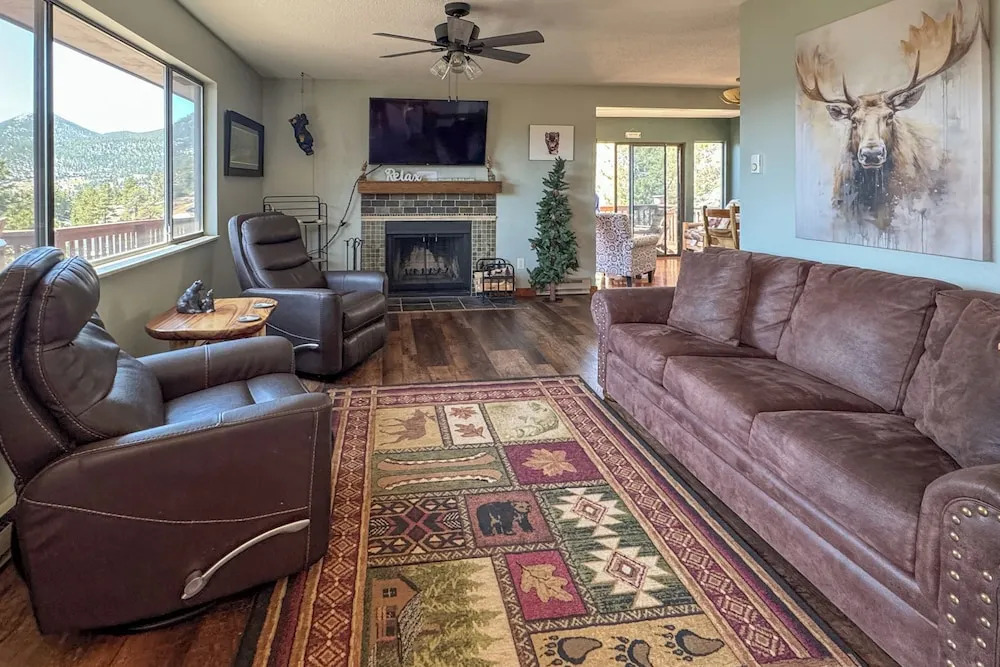 Idyllic Cabin w/ Grill & Panoramic Mtn Views!