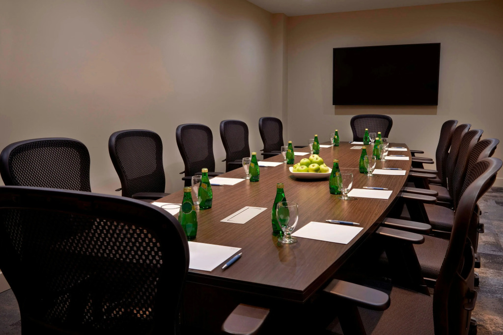 Econo Lodge Inn & Suites Toronto Airport