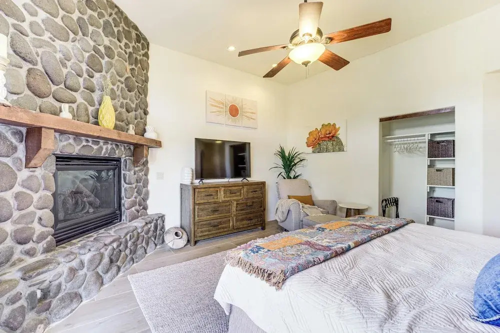 Hot Tub & Red Rock Views: Secluded Sedona Escape!