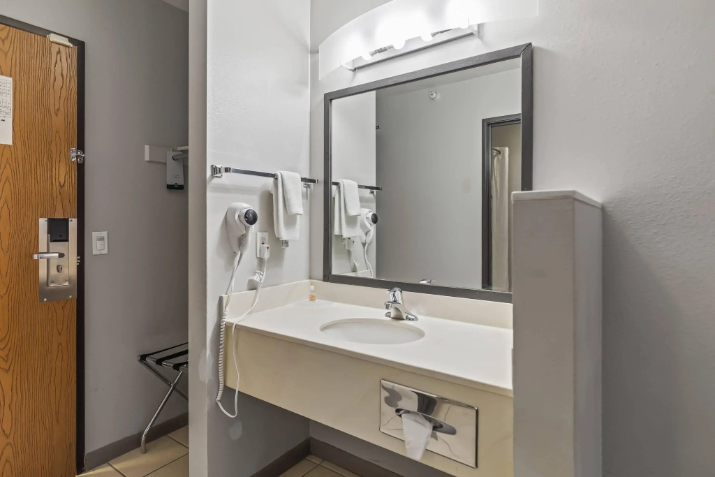 Quality Inn & Suites Salina National Forest Area