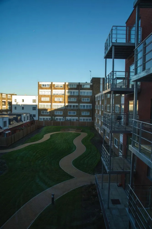 Homely 2 Bedroom Apartment in Bow