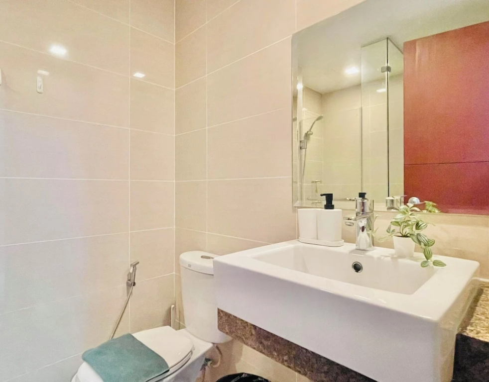 One Uptown Opposite of grandhyatt hotel manila Taguig city