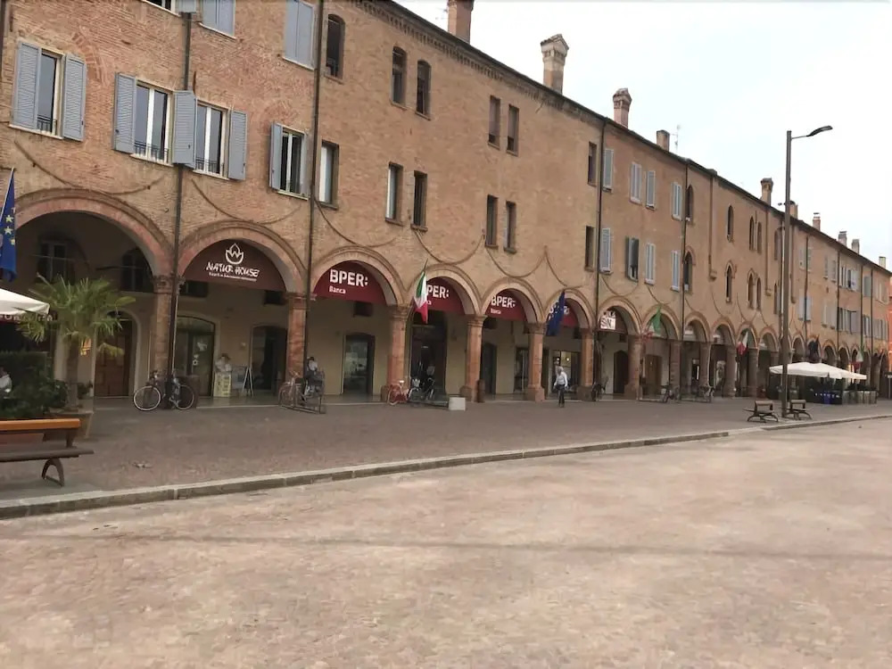 Agora 32
