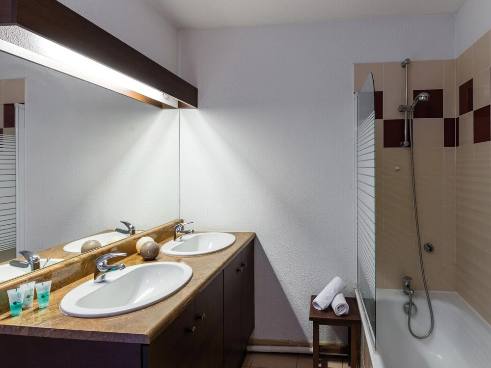 Duplex Escape in the Heart of Dordogne
