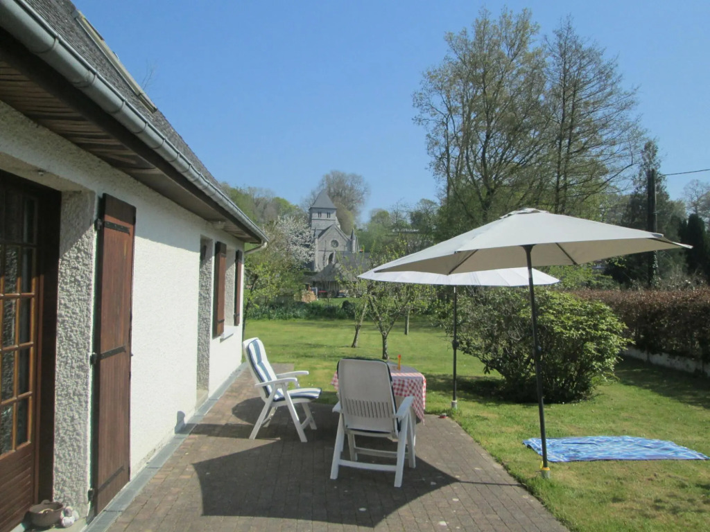 Serene Holiday Home in Saint Pierre le Vieux with Garden