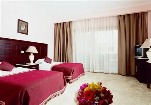 Golden 5 Sapphire Suites Hotel