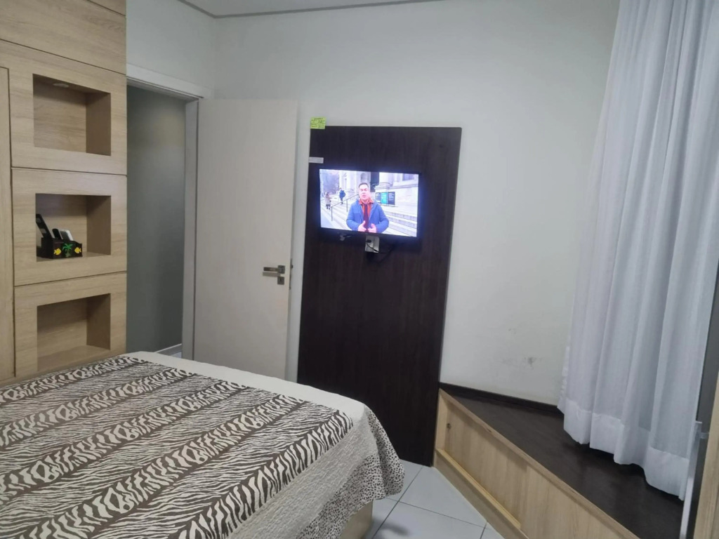 Apartamento FRENTE PARA 0 MAR - PÉ NA AREIA - 3 SUITES COM AR CONDICIONADO, 2- VAGAS DE GARAGEM - FINAMENTE DECORADO - PRAIA DO MORRO-INTERNET -WI-FI -TV COM SERVIÇOS DE DISNEY PLUS - NETFLIX -HBO MAX -STAR MAX - JOGOS AMAZON FIRE STICK - ALEXIA
