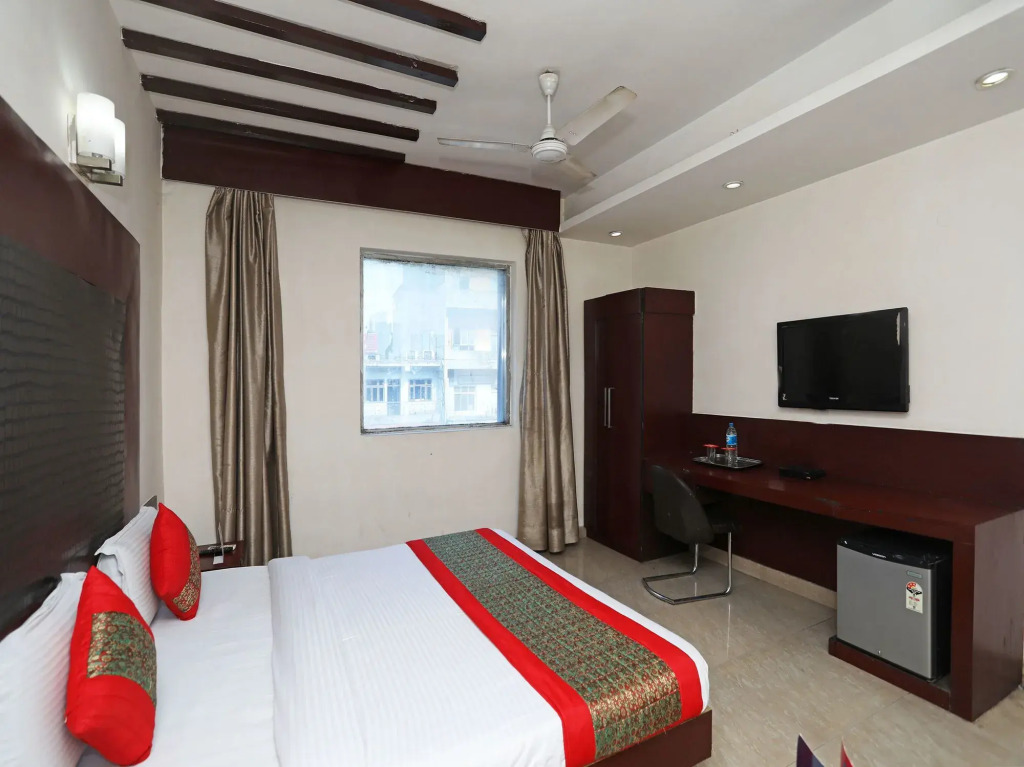 OYO 512 Hotel Aman Inn