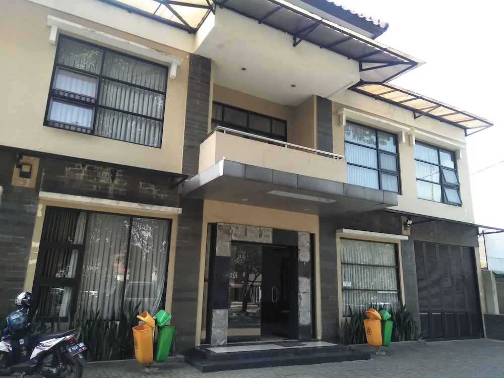 Tekmira Residence Supratman by OYO Rooms