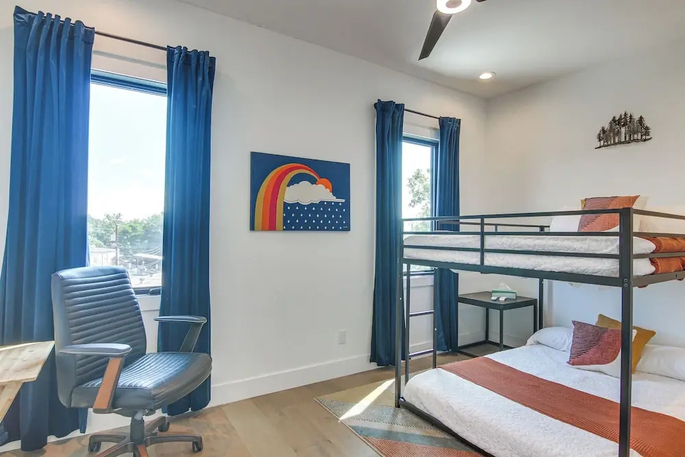 Rooftop Deck, Sweeping Views: Chic Home in Brevard